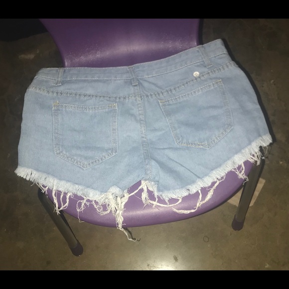 Distressed shorts - Picture 2 of 2
